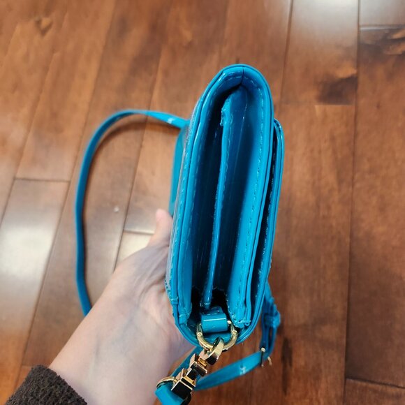 Tory Burch logo perforated patent bad in teal - Picture 7 of 16